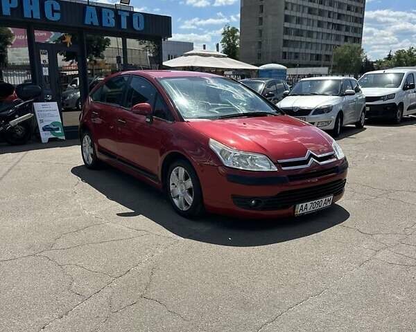Красный Ситроен С4, объемом двигателя 1.6 л и пробегом 180 тыс. км за 4999 $, фото 1 на Automoto.ua
