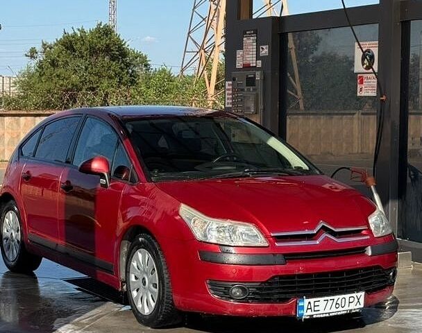 Красный Ситроен С4, объемом двигателя 1.6 л и пробегом 237 тыс. км за 4600 $, фото 1 на Automoto.ua