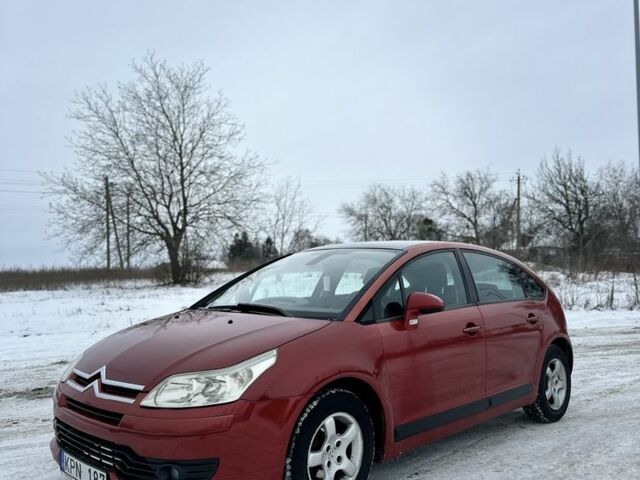 Красный Ситроен С4, объемом двигателя 1.6 л и пробегом 210 тыс. км за 1850 $, фото 1 на Automoto.ua