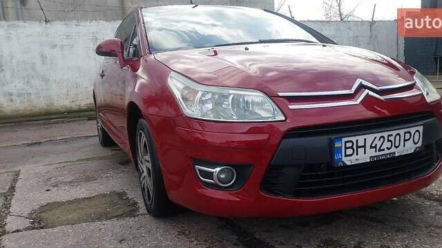 Красный Ситроен С4, объемом двигателя 1.56 л и пробегом 349 тыс. км за 5000 $, фото 1 на Automoto.ua