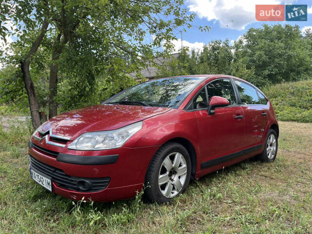Красный Ситроен С4, объемом двигателя 1.59 л и пробегом 140 тыс. км за 4800 $, фото 1 на Automoto.ua