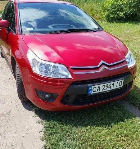 Красный Ситроен С4, объемом двигателя 1.6 л и пробегом 124 тыс. км за 4500 $, фото 1 на Automoto.ua