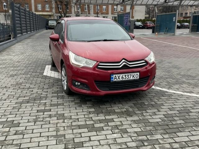 Красный Ситроен С4, объемом двигателя 1.6 л и пробегом 280 тыс. км за 5000 $, фото 1 на Automoto.ua