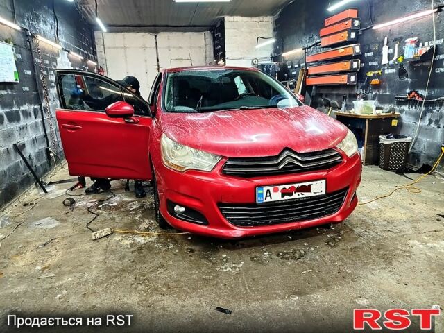 Красный Ситроен С4, объемом двигателя 1.6 л и пробегом 20200 тыс. км за 6500 $, фото 1 на Automoto.ua