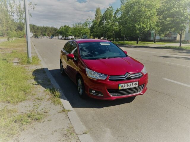 Красный Ситроен С4, объемом двигателя 1.6 л и пробегом 130 тыс. км за 9500 $, фото 1 на Automoto.ua