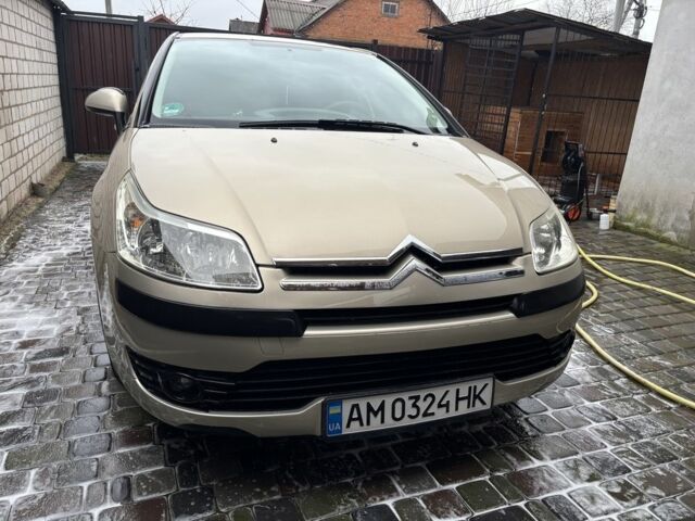 Желтый Ситроен С4, объемом двигателя 1.4 л и пробегом 200 тыс. км за 4450 $, фото 1 на Automoto.ua