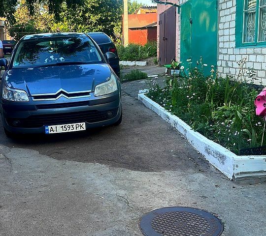 Серый Ситроен С4, объемом двигателя 1.4 л и пробегом 150 тыс. км за 4000 $, фото 1 на Automoto.ua