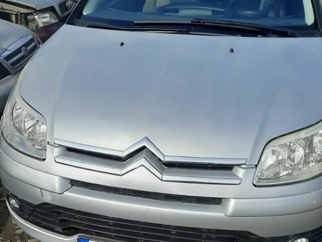 Серый Ситроен С4, объемом двигателя 1.6 л и пробегом 250 тыс. км за 3500 $, фото 1 на Automoto.ua