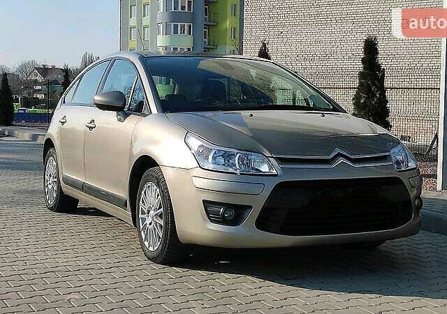 Серый Ситроен С4, объемом двигателя 1.6 л и пробегом 230 тыс. км за 5600 $, фото 1 на Automoto.ua