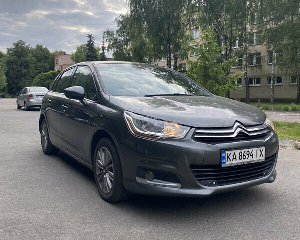 Серый Ситроен С4, объемом двигателя 1.6 л и пробегом 300 тыс. км за 6800 $, фото 1 на Automoto.ua
