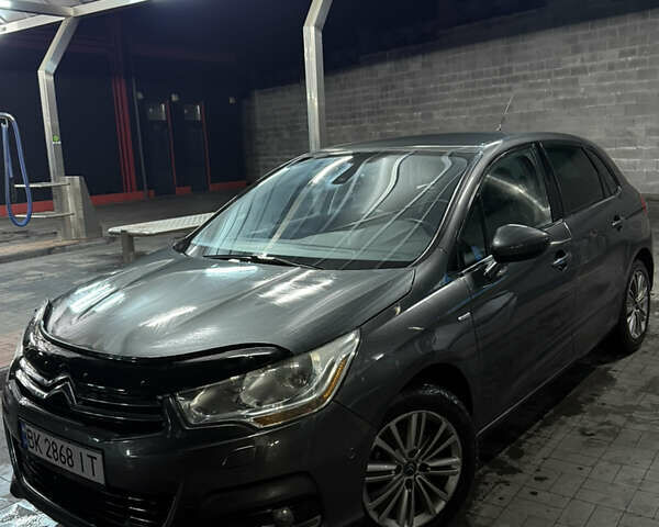 Серый Ситроен С4, объемом двигателя 1.56 л и пробегом 250 тыс. км за 8000 $, фото 1 на Automoto.ua