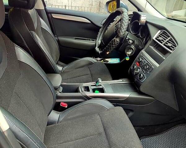 Серый Ситроен С4, объемом двигателя 1.6 л и пробегом 145 тыс. км за 6000 $, фото 1 на Automoto.ua