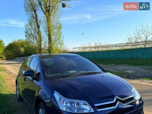 Синий Ситроен С4, объемом двигателя 1.6 л и пробегом 330 тыс. км за 4900 $, фото 1 на Automoto.ua