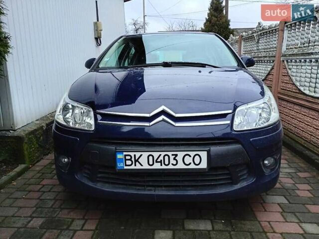 Синий Ситроен С4, объемом двигателя 1.6 л и пробегом 275 тыс. км за 3500 $, фото 1 на Automoto.ua