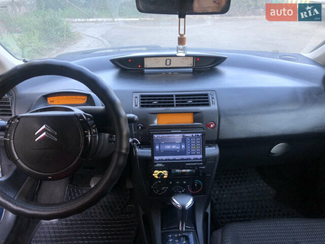 Синий Ситроен С4, объемом двигателя 1.56 л и пробегом 311 тыс. км за 3800 $, фото 1 на Automoto.ua
