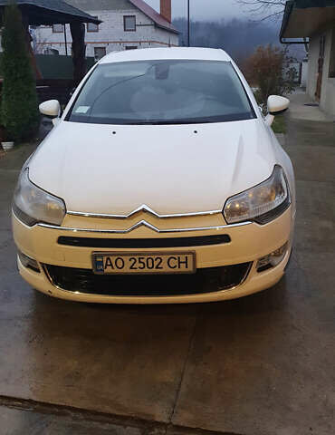 Белый Ситроен С5, объемом двигателя 2 л и пробегом 219 тыс. км за 5500 $, фото 1 на Automoto.ua