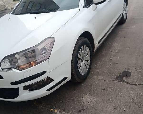 Белый Ситроен С5, объемом двигателя 1.6 л и пробегом 370 тыс. км за 6000 $, фото 1 на Automoto.ua