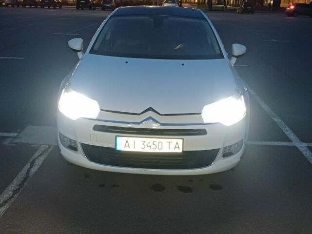 Белый Ситроен С5, объемом двигателя 1.6 л и пробегом 136 тыс. км за 7000 $, фото 1 на Automoto.ua