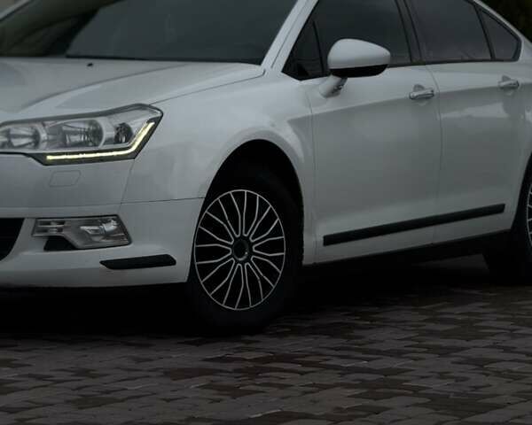 Белый Ситроен С5, объемом двигателя 1.6 л и пробегом 340 тыс. км за 4599 $, фото 1 на Automoto.ua