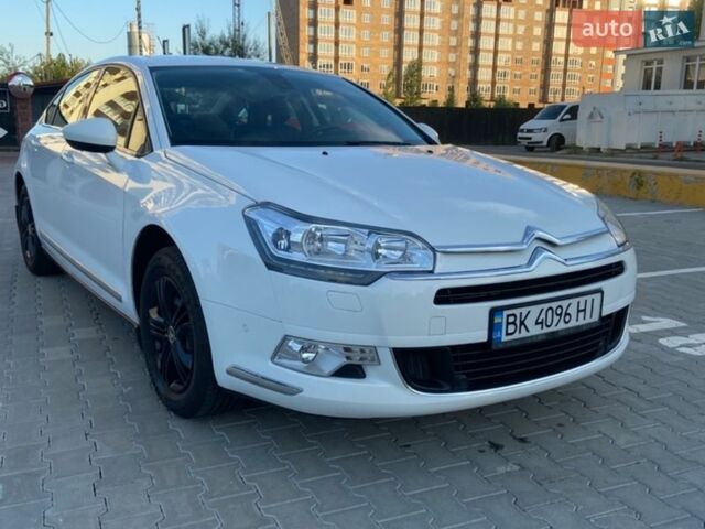 Белый Ситроен С5, объемом двигателя 1.6 л и пробегом 294 тыс. км за 8500 $, фото 1 на Automoto.ua