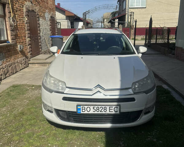 Белый Ситроен С5, объемом двигателя 1.6 л и пробегом 380 тыс. км за 6000 $, фото 1 на Automoto.ua