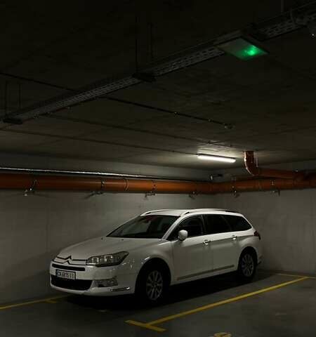 Белый Ситроен С5, объемом двигателя 1.6 л и пробегом 305 тыс. км за 4999 $, фото 1 на Automoto.ua