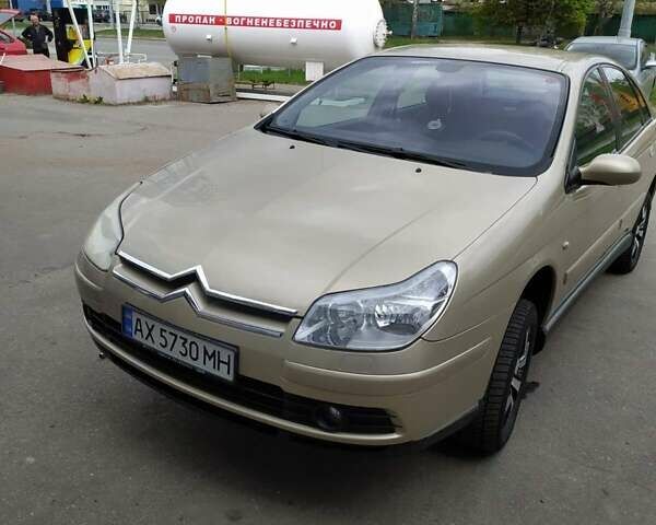 Бежевый Ситроен С5, объемом двигателя 2 л и пробегом 160 тыс. км за 4300 $, фото 1 на Automoto.ua