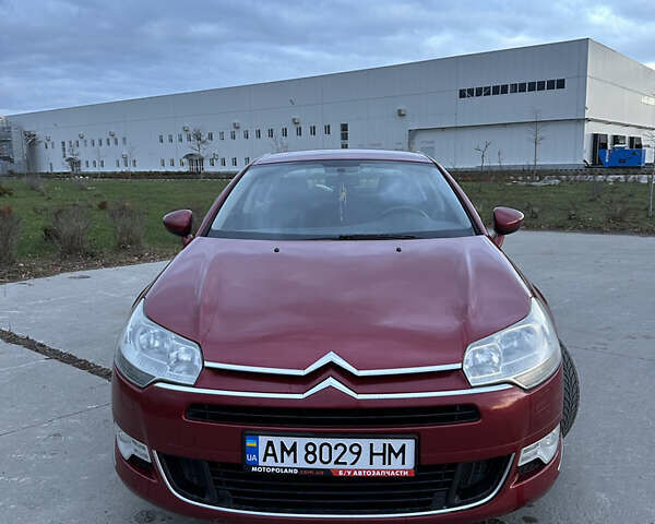 Красный Ситроен С5, объемом двигателя 2 л и пробегом 250 тыс. км за 6300 $, фото 1 на Automoto.ua