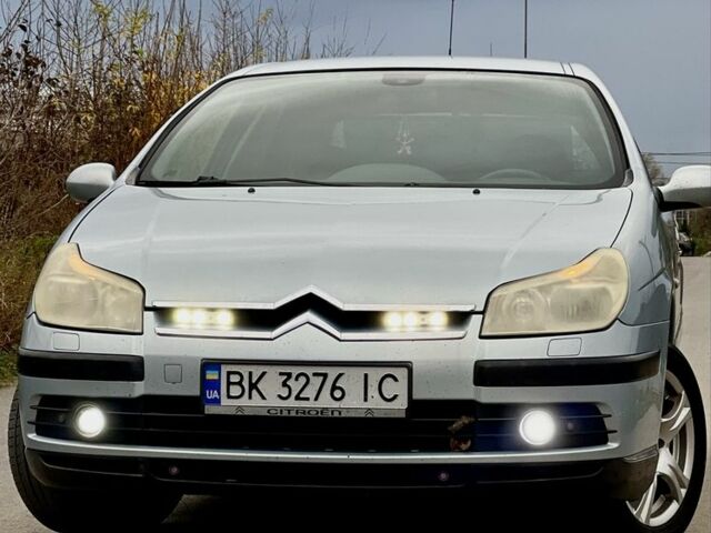 Сірий Сітроен С5, об'ємом двигуна 2 л та пробігом 240 тис. км за 3899 $, фото 1 на Automoto.ua