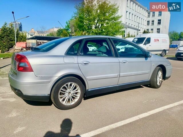 Серый Ситроен С5, объемом двигателя 2 л и пробегом 372 тыс. км за 3000 $, фото 1 на Automoto.ua