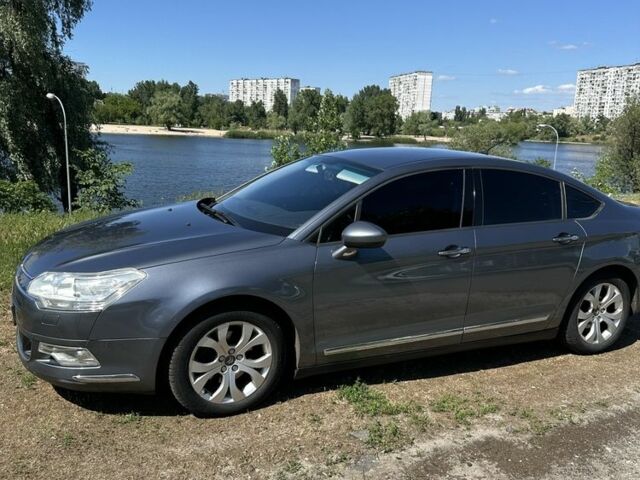Серый Ситроен С5, объемом двигателя 2 л и пробегом 282 тыс. км за 7000 $, фото 1 на Automoto.ua