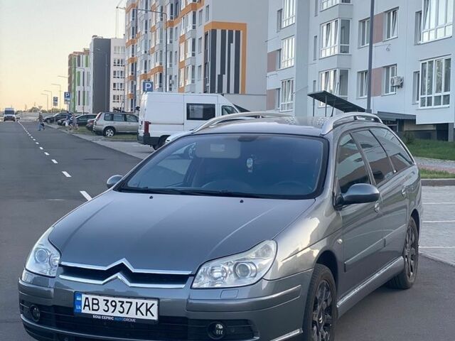 Серый Ситроен С5, объемом двигателя 2.2 л и пробегом 300 тыс. км за 5450 $, фото 1 на Automoto.ua
