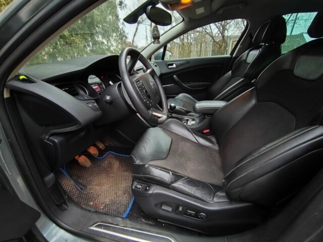 Серый Ситроен С5, объемом двигателя 1.6 л и пробегом 214 тыс. км за 5600 $, фото 1 на Automoto.ua