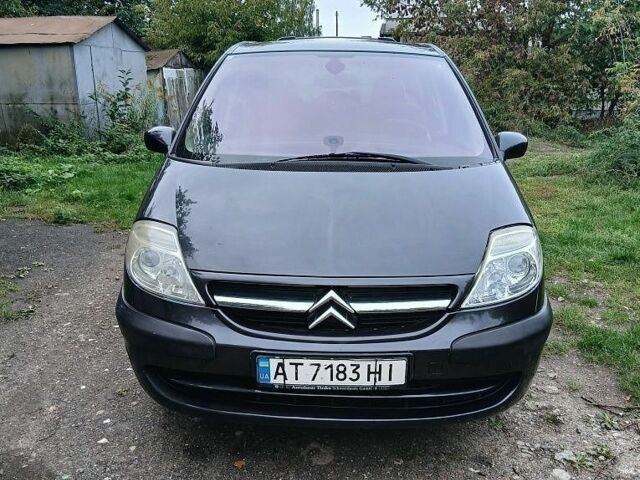 Черный Ситроен С8, объемом двигателя 2.2 л и пробегом 329 тыс. км за 5500 $, фото 1 на Automoto.ua