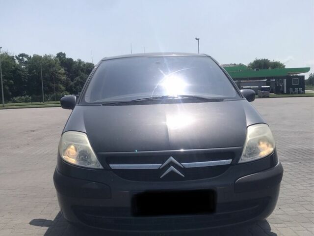 Черный Ситроен С8, объемом двигателя 1.6 л и пробегом 330 тыс. км за 2800 $, фото 1 на Automoto.ua