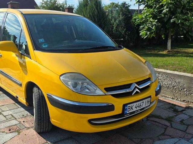 Желтый Ситроен С8, объемом двигателя 2 л и пробегом 280 тыс. км за 3000 $, фото 1 на Automoto.ua