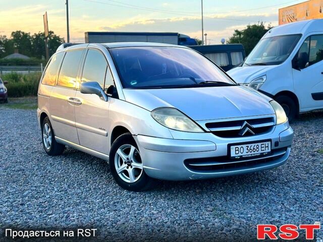 Серый Ситроен С8, объемом двигателя 2.2 л и пробегом 330 тыс. км за 2900 $, фото 1 на Automoto.ua