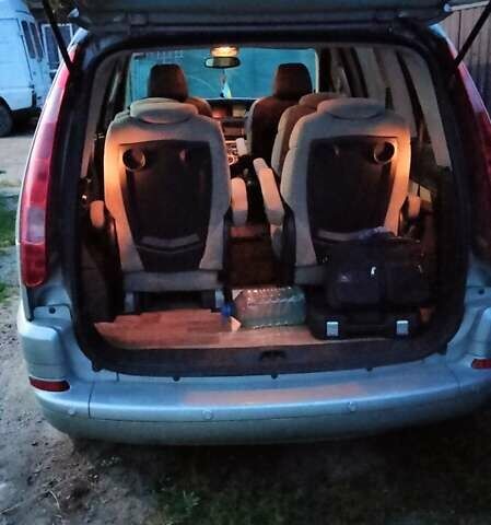 Серый Ситроен С8, объемом двигателя 2.18 л и пробегом 273 тыс. км за 3900 $, фото 1 на Automoto.ua