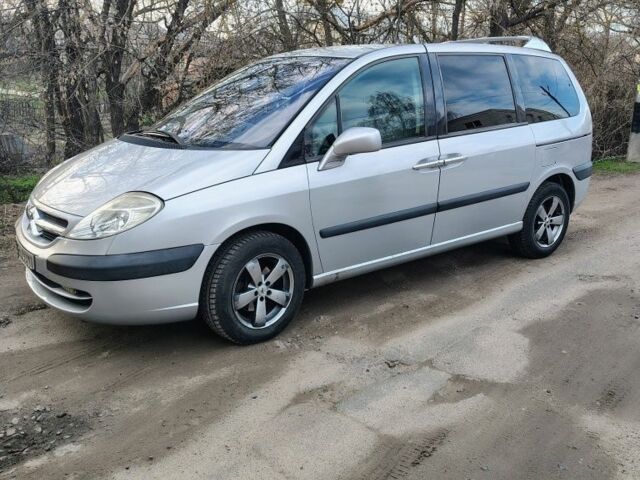 Серый Ситроен С8, объемом двигателя 2 л и пробегом 250 тыс. км за 2500 $, фото 1 на Automoto.ua