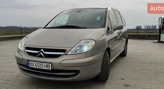 Серый Ситроен С8, объемом двигателя 2.2 л и пробегом 285 тыс. км за 5000 $, фото 1 на Automoto.ua