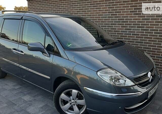 Серый Ситроен С8, объемом двигателя 2.2 л и пробегом 257 тыс. км за 8699 $, фото 1 на Automoto.ua