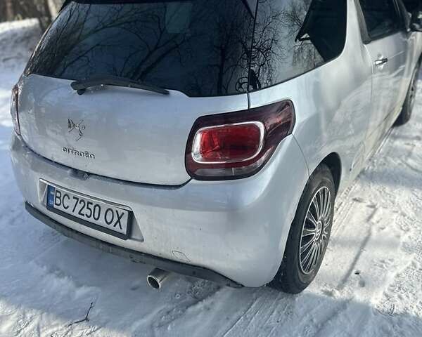 Серый Ситроен ДС3, объемом двигателя 1.2 л и пробегом 240 тыс. км за 5500 $, фото 1 на Automoto.ua