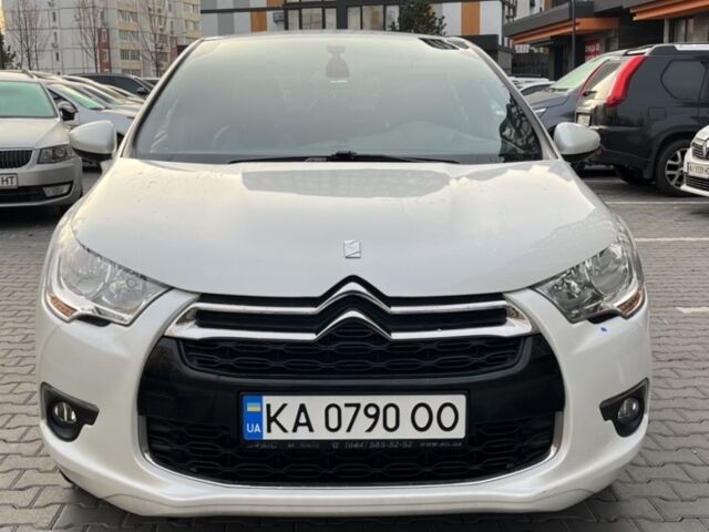 Белый Ситроен ДС4, объемом двигателя 1.6 л и пробегом 135 тыс. км за 8300 $, фото 1 на Automoto.ua