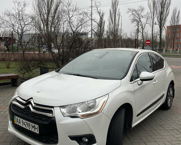 Белый Ситроен ДС4, объемом двигателя 1.6 л и пробегом 96 тыс. км за 8300 $, фото 1 на Automoto.ua