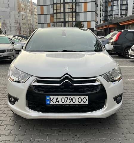 Білий Сітроен ДС4, об'ємом двигуна 1.6 л та пробігом 135 тис. км за 8900 $, фото 1 на Automoto.ua