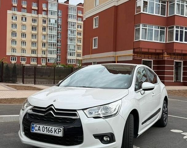 Белый Ситроен ДС4, объемом двигателя 2 л и пробегом 161 тыс. км за 9900 $, фото 1 на Automoto.ua
