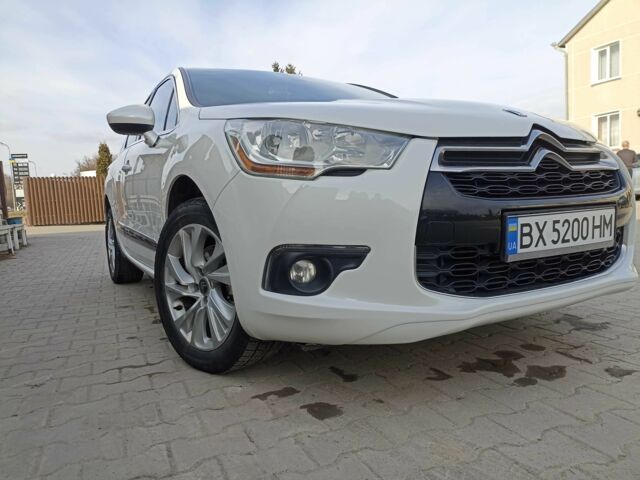 Белый Ситроен ДС4, объемом двигателя 2 л и пробегом 214 тыс. км за 9200 $, фото 1 на Automoto.ua