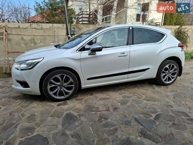 Белый Ситроен ДС4, объемом двигателя 2 л и пробегом 123 тыс. км за 13900 $, фото 1 на Automoto.ua