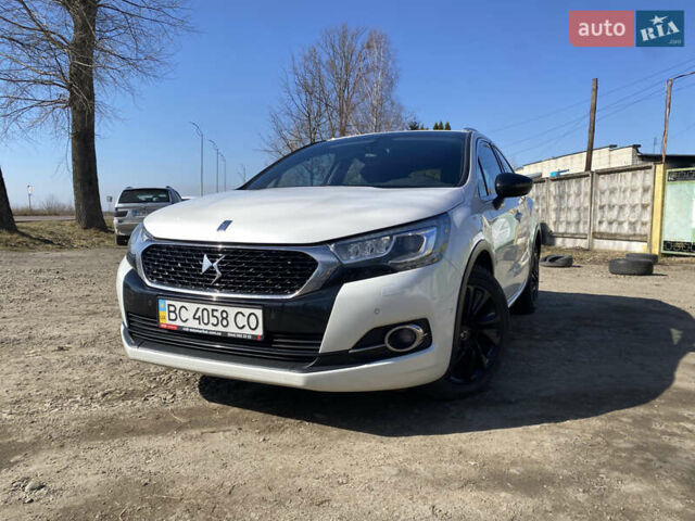 Белый Ситроен ДС4, объемом двигателя 2 л и пробегом 160 тыс. км за 15500 $, фото 1 на Automoto.ua