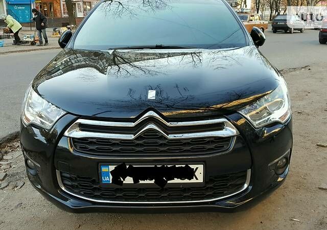 Чорний Сітроен ДС4, об'ємом двигуна 1.6 л та пробігом 163 тис. км за 11900 $, фото 1 на Automoto.ua